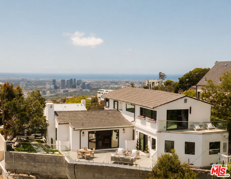 8921 Appian Way, Hollywood Hills