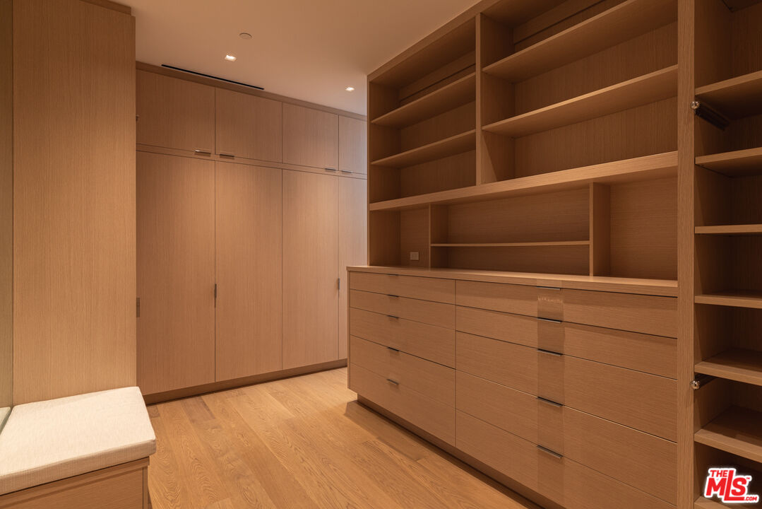 9011 Alto Cedro Dr, Beverly Hills