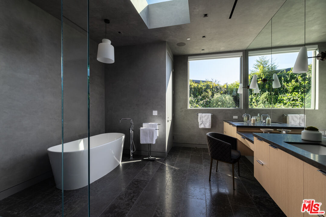 9011 Alto Cedro Dr, Beverly Hills