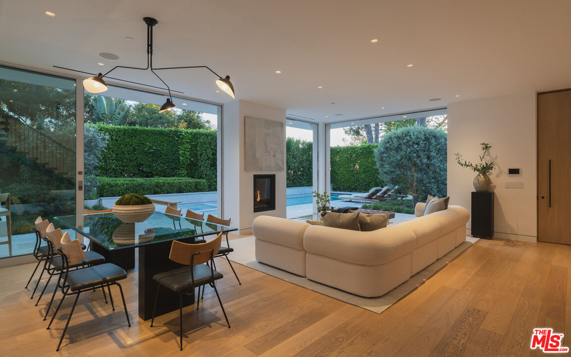 9011 Alto Cedro Dr, Beverly Hills