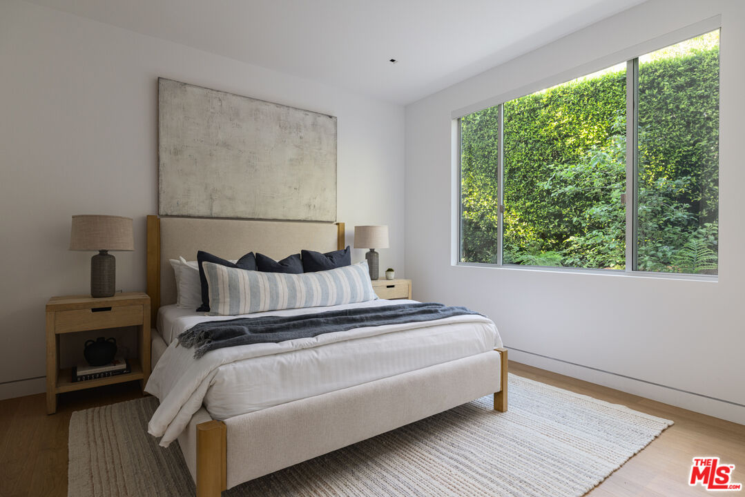 9011 Alto Cedro Dr, Beverly Hills