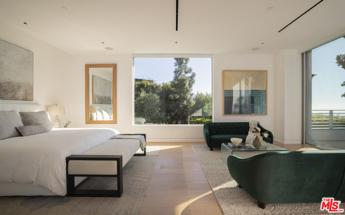 9011 Alto Cedro Dr, Beverly Hills