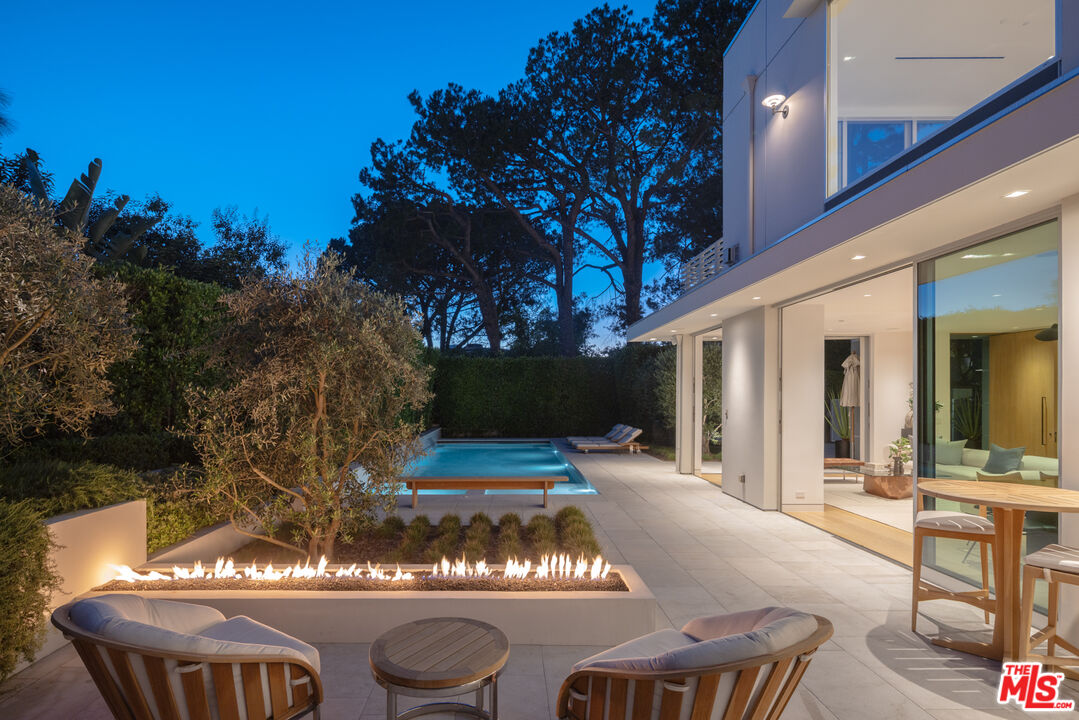 9011 Alto Cedro Dr, Beverly Hills