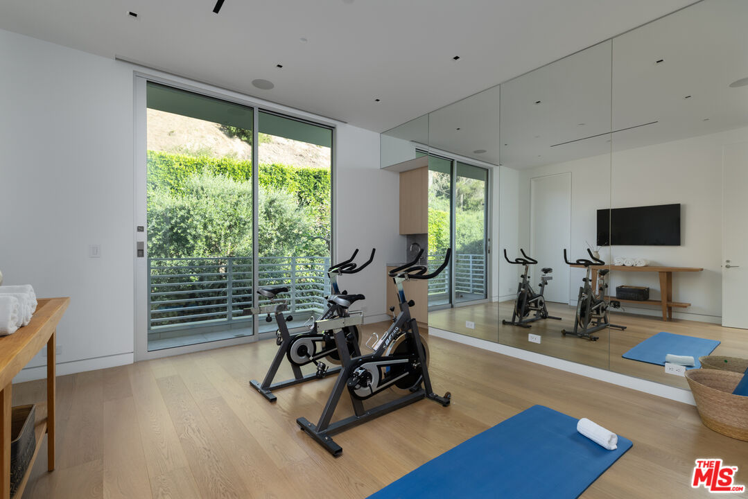 9011 Alto Cedro Dr, Beverly Hills