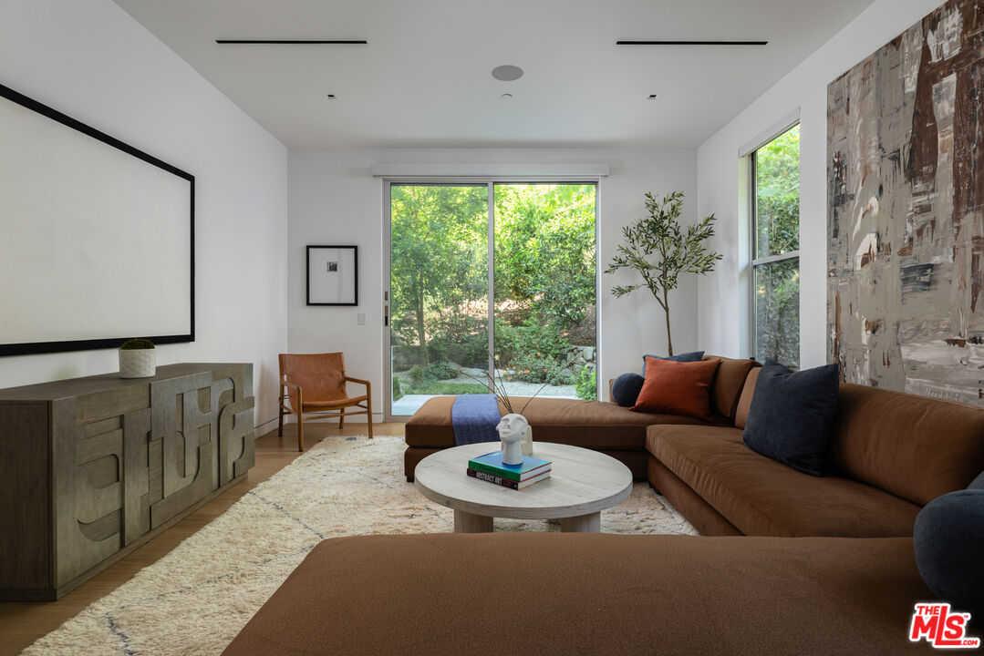 9011 Alto Cedro Dr, Beverly Hills