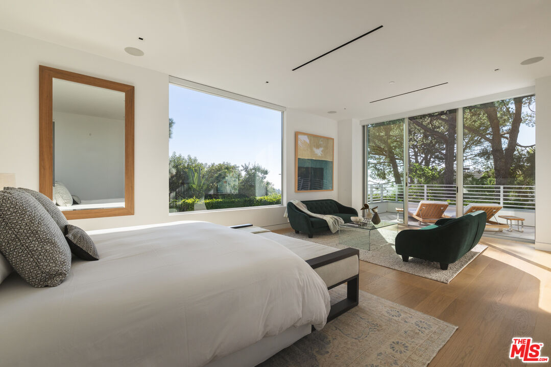 9011 Alto Cedro Dr, Beverly Hills