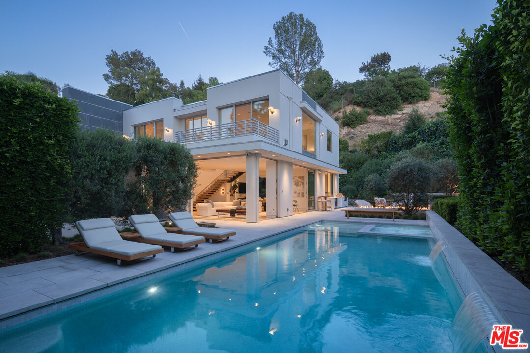 9011 Alto Cedro Dr, Beverly Hills