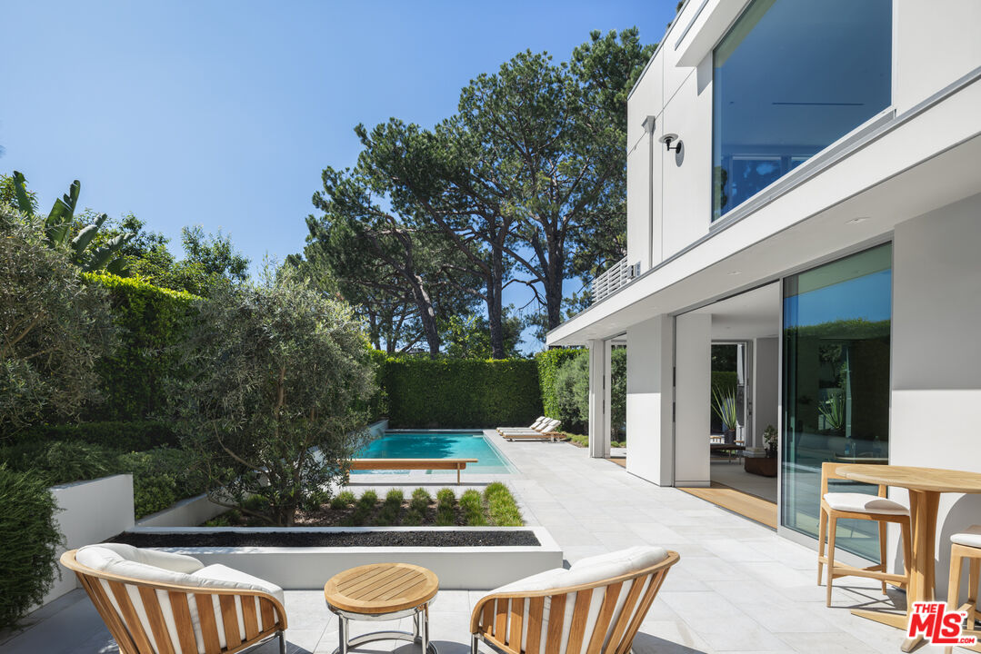 9011 Alto Cedro Dr, Beverly Hills