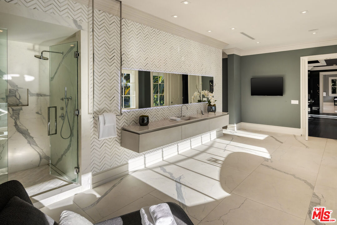 917 N Crescent Dr, Beverly Hills