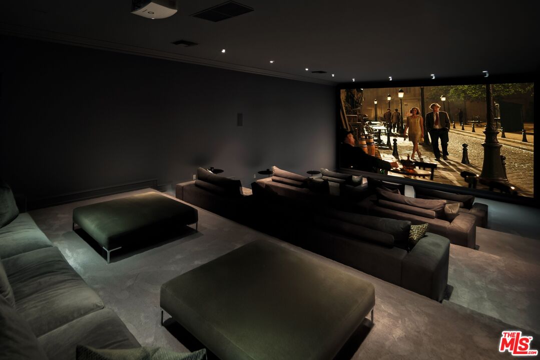 917 N Crescent Dr, Beverly Hills