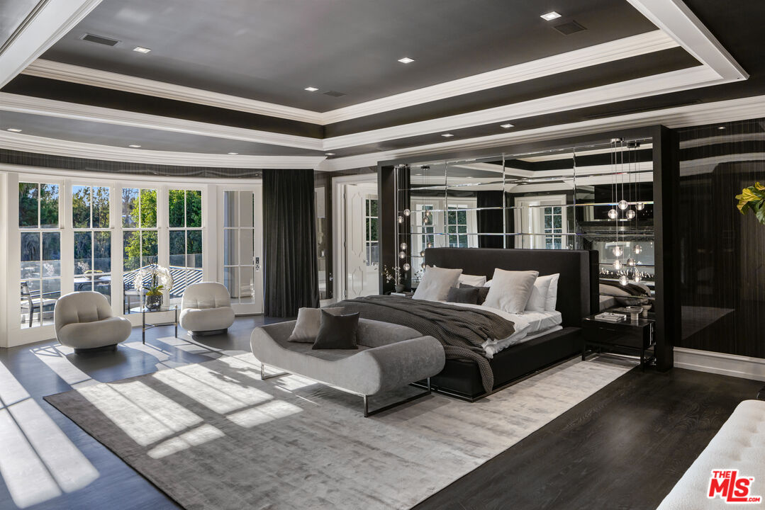 917 N Crescent Dr, Beverly Hills