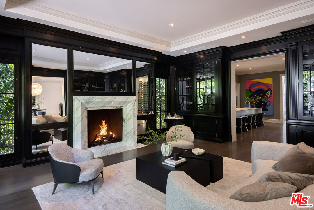 917 N Crescent Dr, Beverly Hills