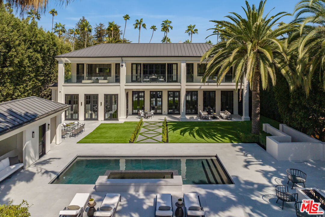 917 N Crescent Dr, Beverly Hills