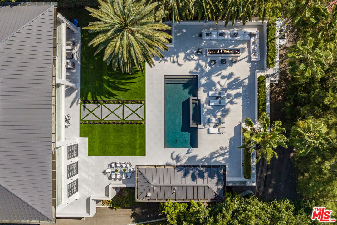 917 N Crescent Dr, Beverly Hills