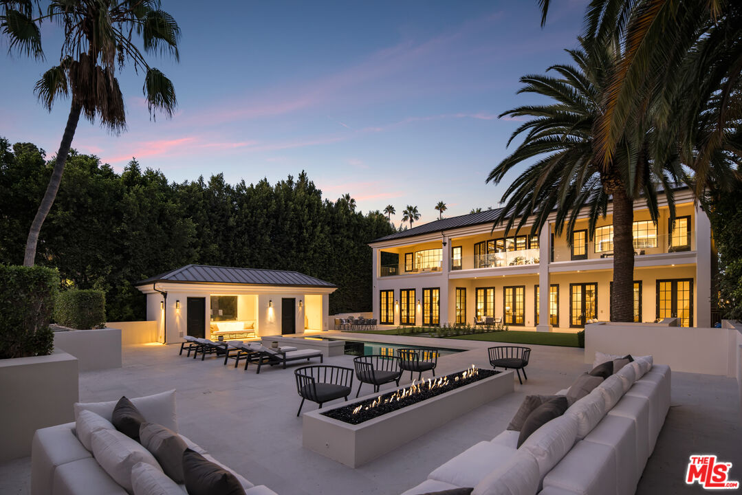 917 N Crescent Dr, Beverly Hills