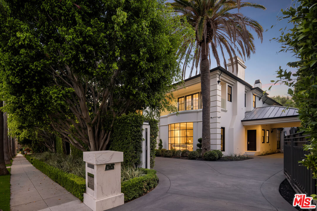 917 N Crescent Dr, Beverly Hills