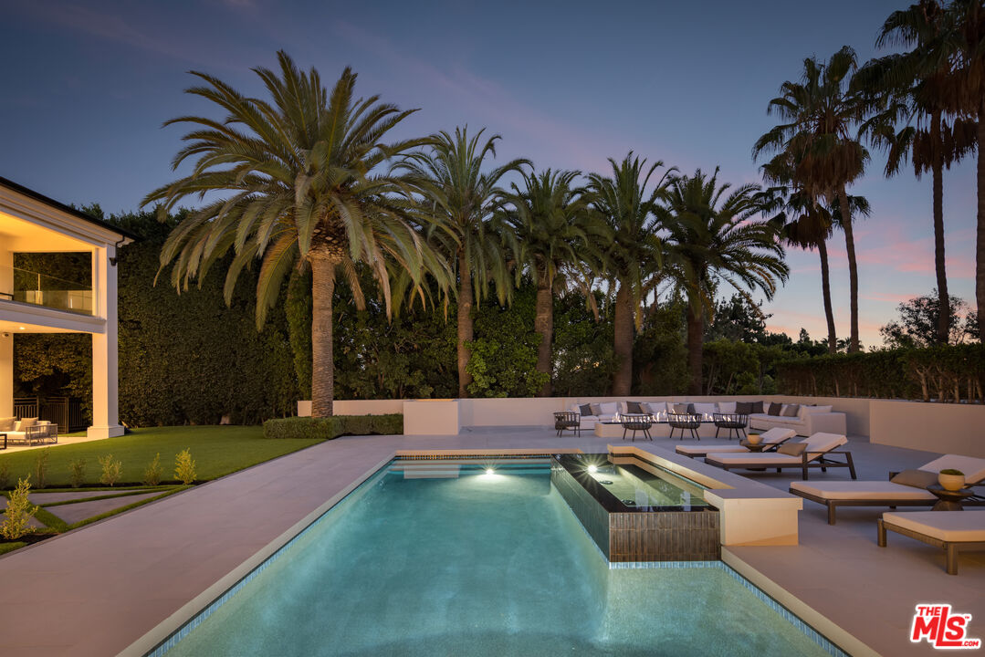 917 N Crescent Dr, Beverly Hills