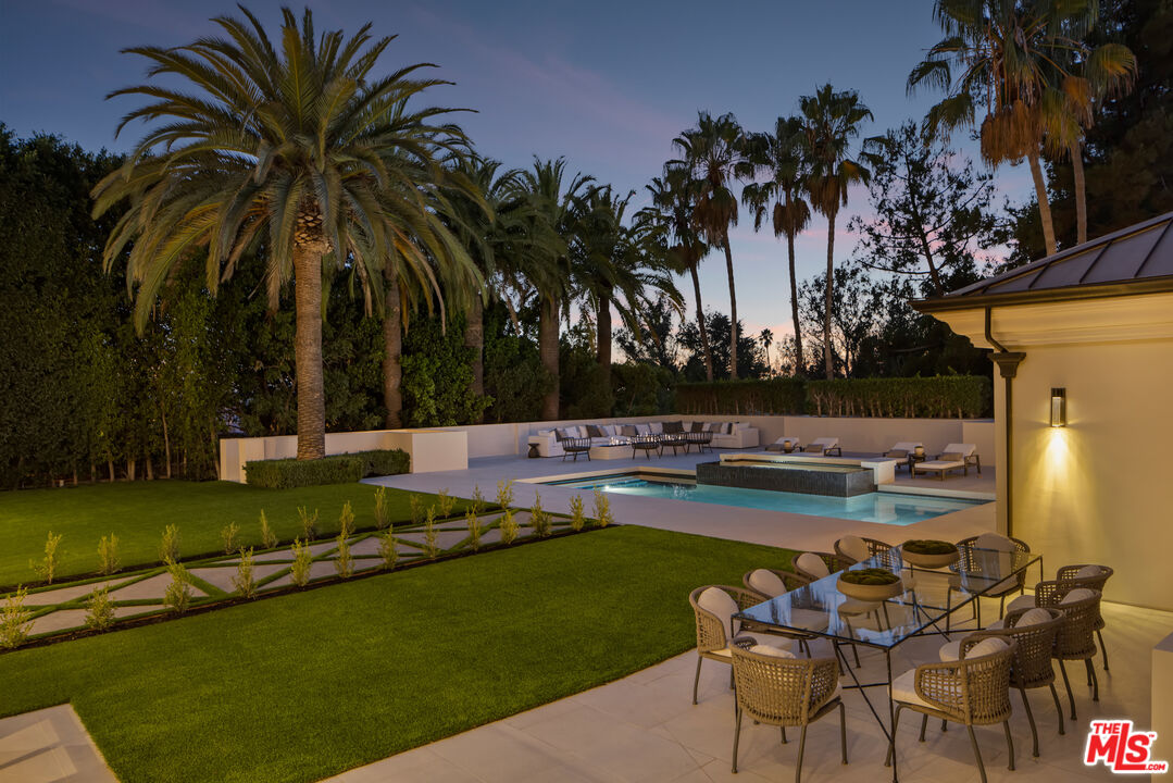 917 N Crescent Dr, Beverly Hills