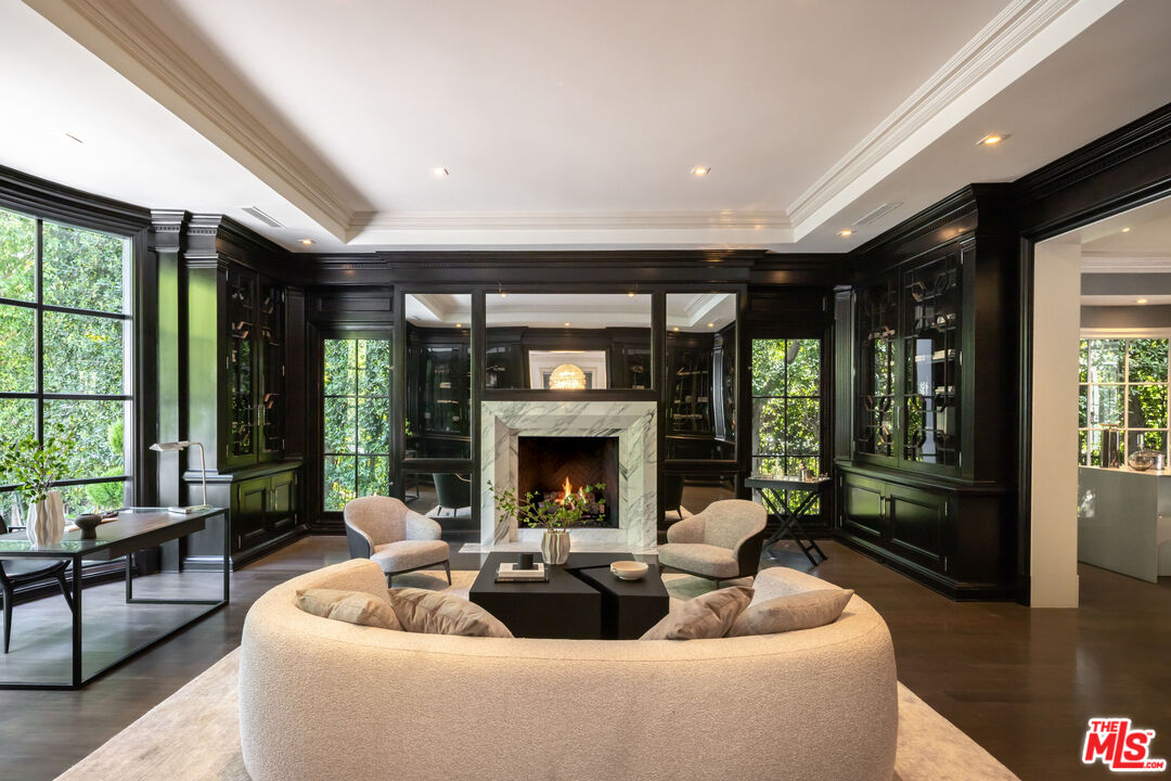 917 N Crescent Dr, Beverly Hills