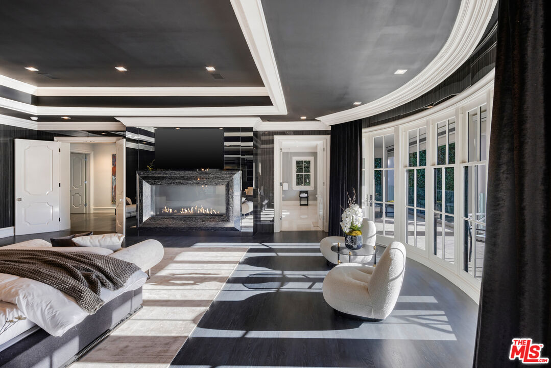 917 N Crescent Dr, Beverly Hills