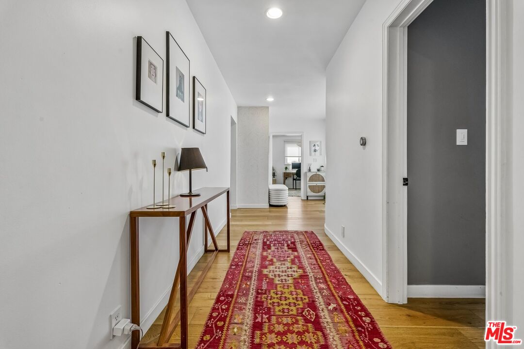 5646 S Sherbourne Dr