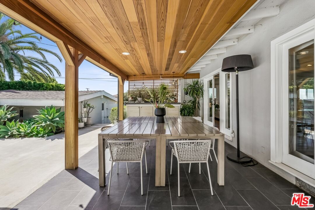 5646 S Sherbourne Dr