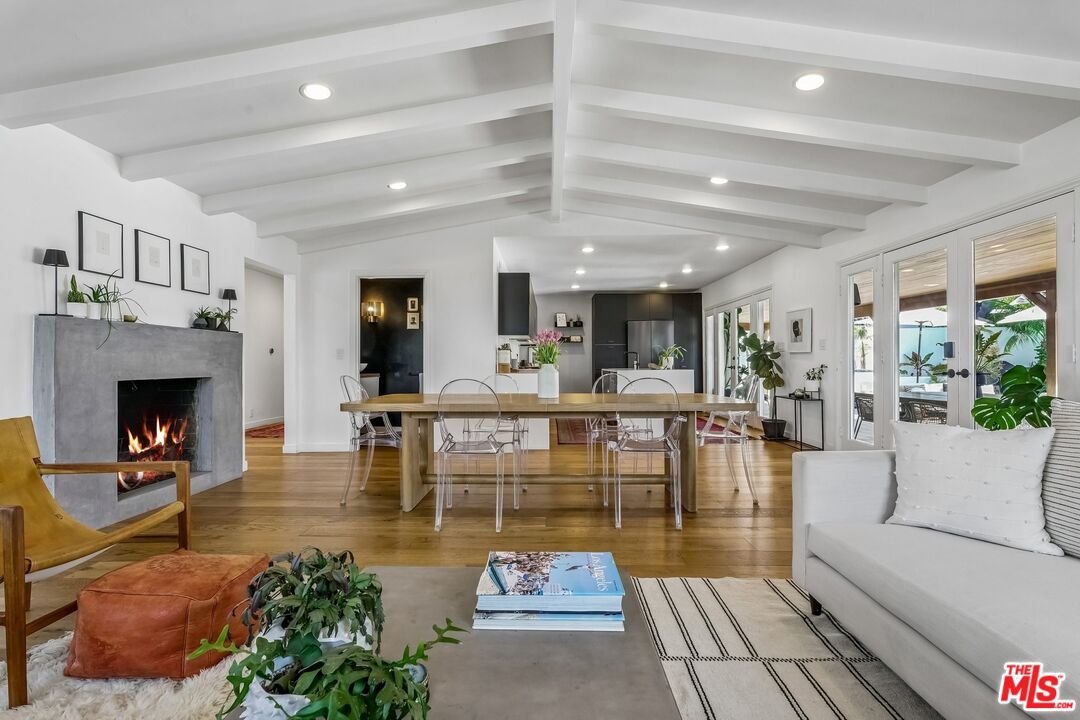 5646 S Sherbourne Dr