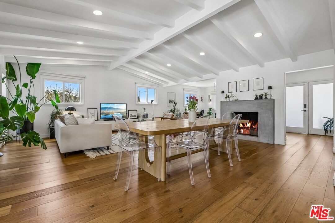 5646 S Sherbourne Dr