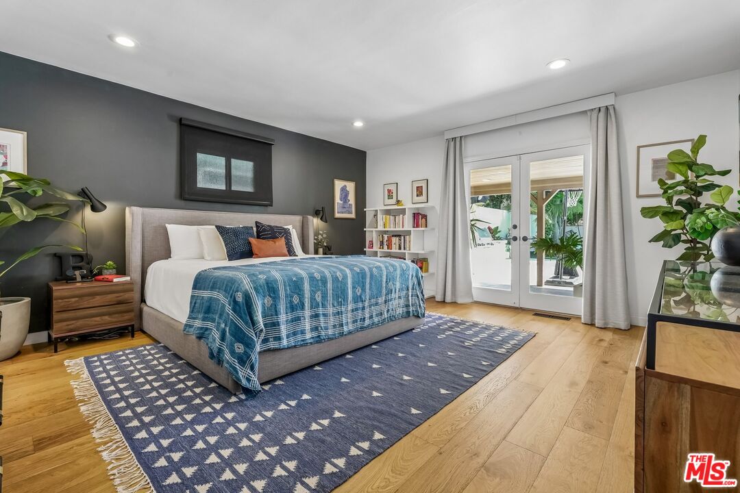 5646 S Sherbourne Dr