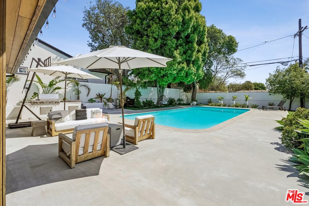 5646 S Sherbourne Dr