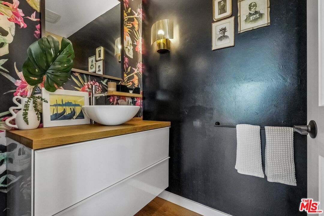 5646 S Sherbourne Dr