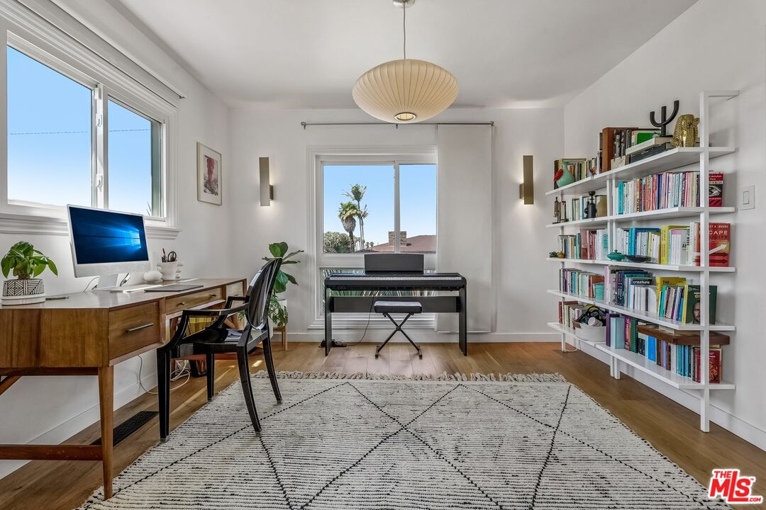 5646 S Sherbourne Dr