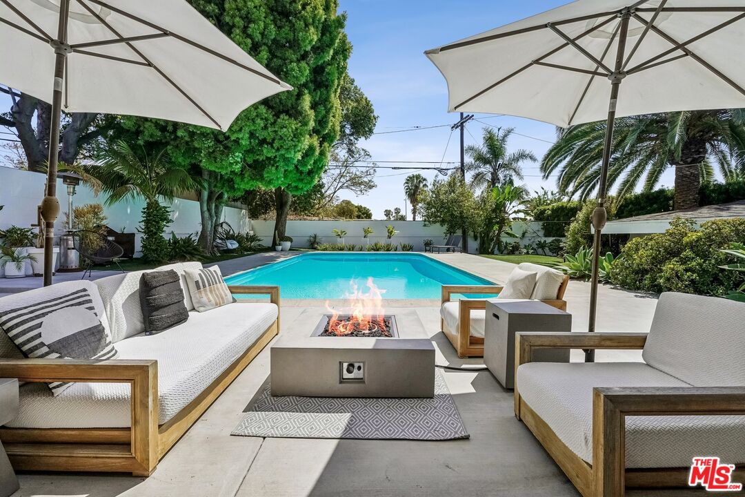 5646 S Sherbourne Dr