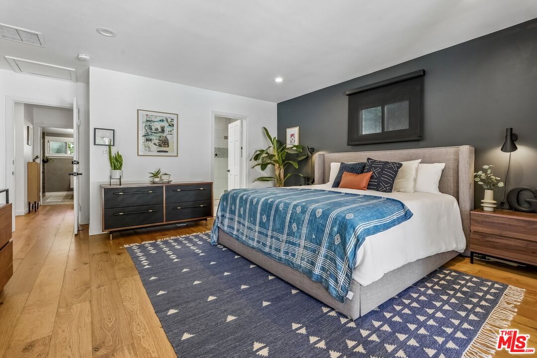 5646 S Sherbourne Dr