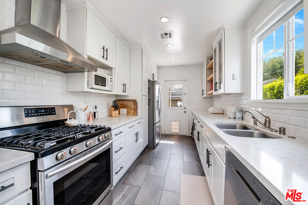 14716 Killion St, Sherman Oaks 