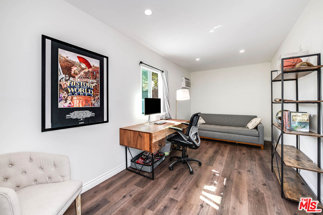 14716 Killion St, Sherman Oaks 