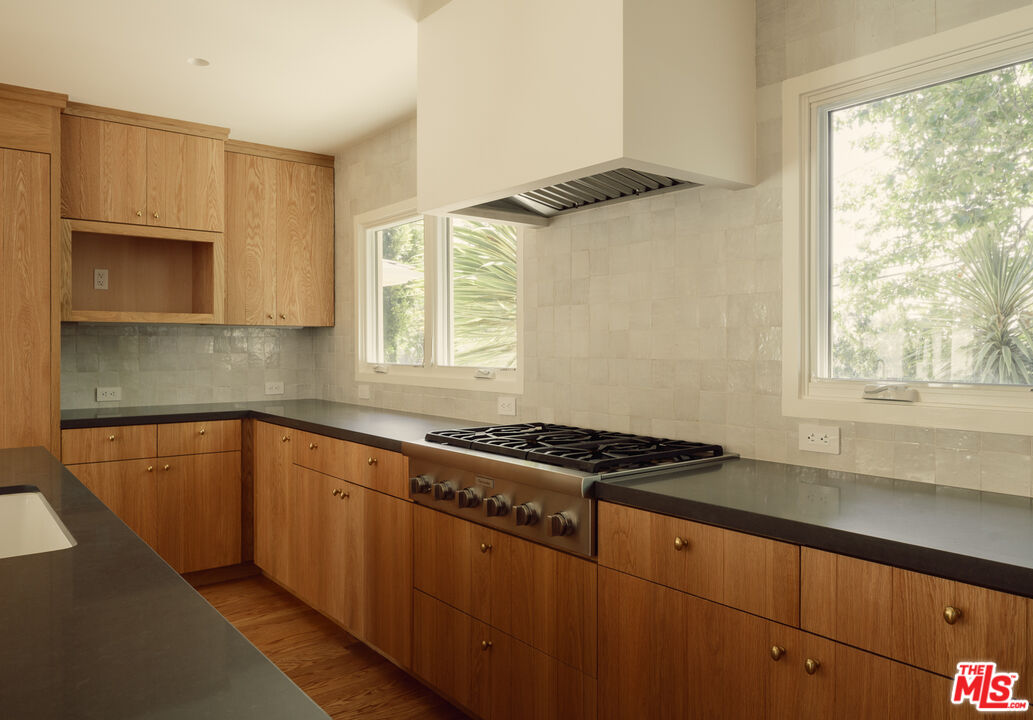 914 Bienveneda Ave, Pacific Palisades 