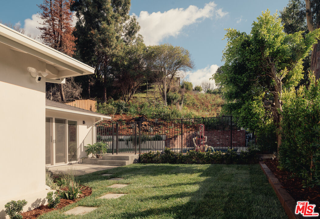 914 Bienveneda Ave, Pacific Palisades 