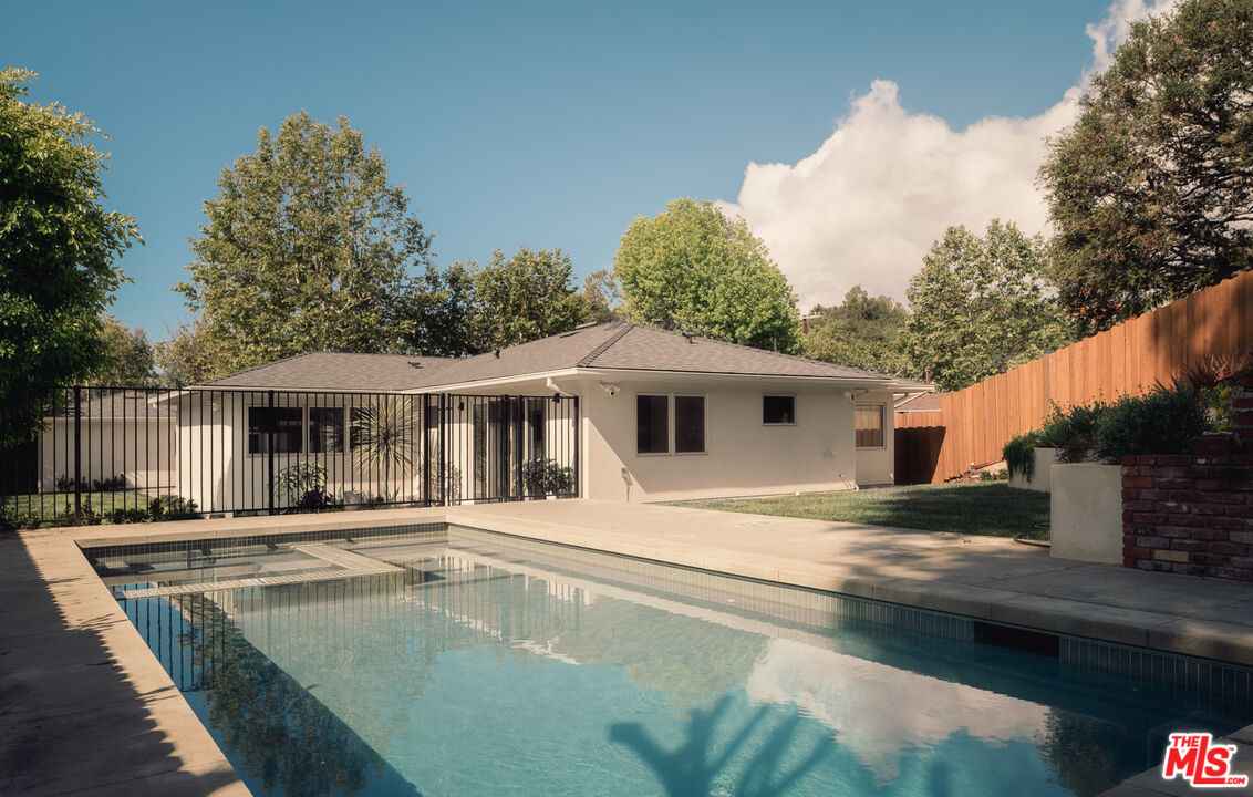 914 Bienveneda Ave, Pacific Palisades 