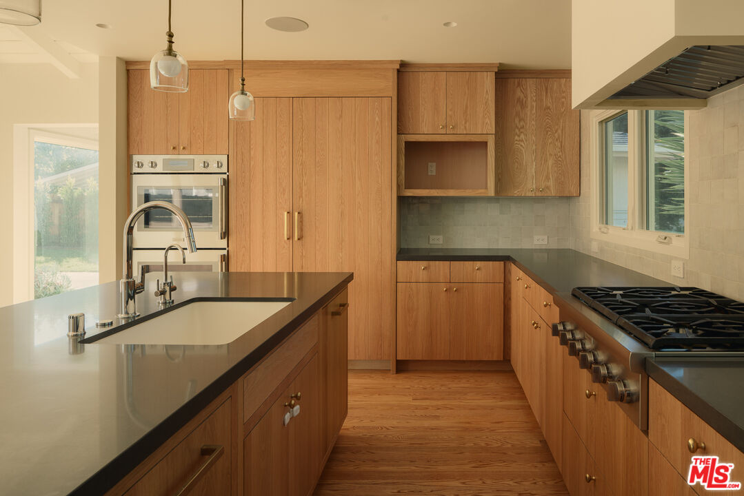 914 Bienveneda Ave, Pacific Palisades 