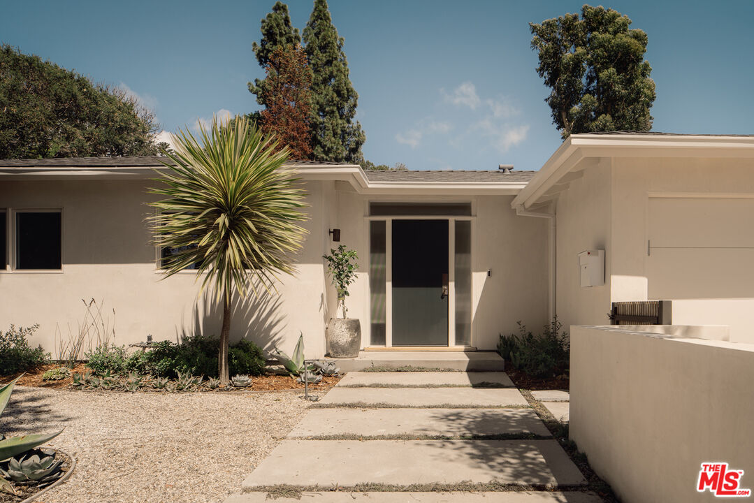 914 Bienveneda Ave, Pacific Palisades 