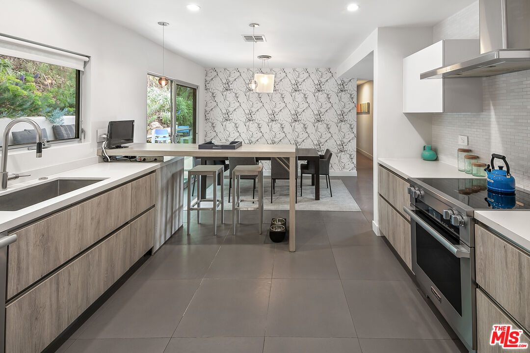 3362 Coy Dr, Sherman Oaks 