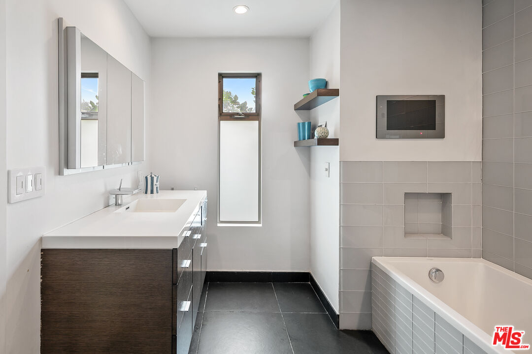 3362 Coy Dr, Sherman Oaks 