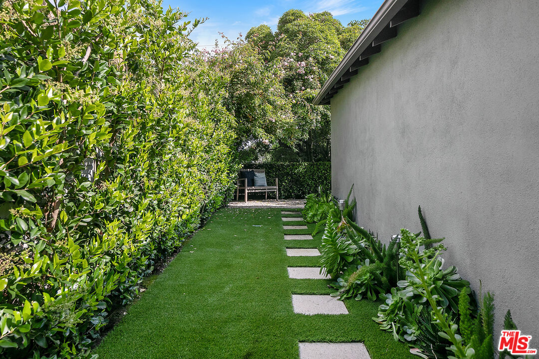 3362 Coy Dr, Sherman Oaks 