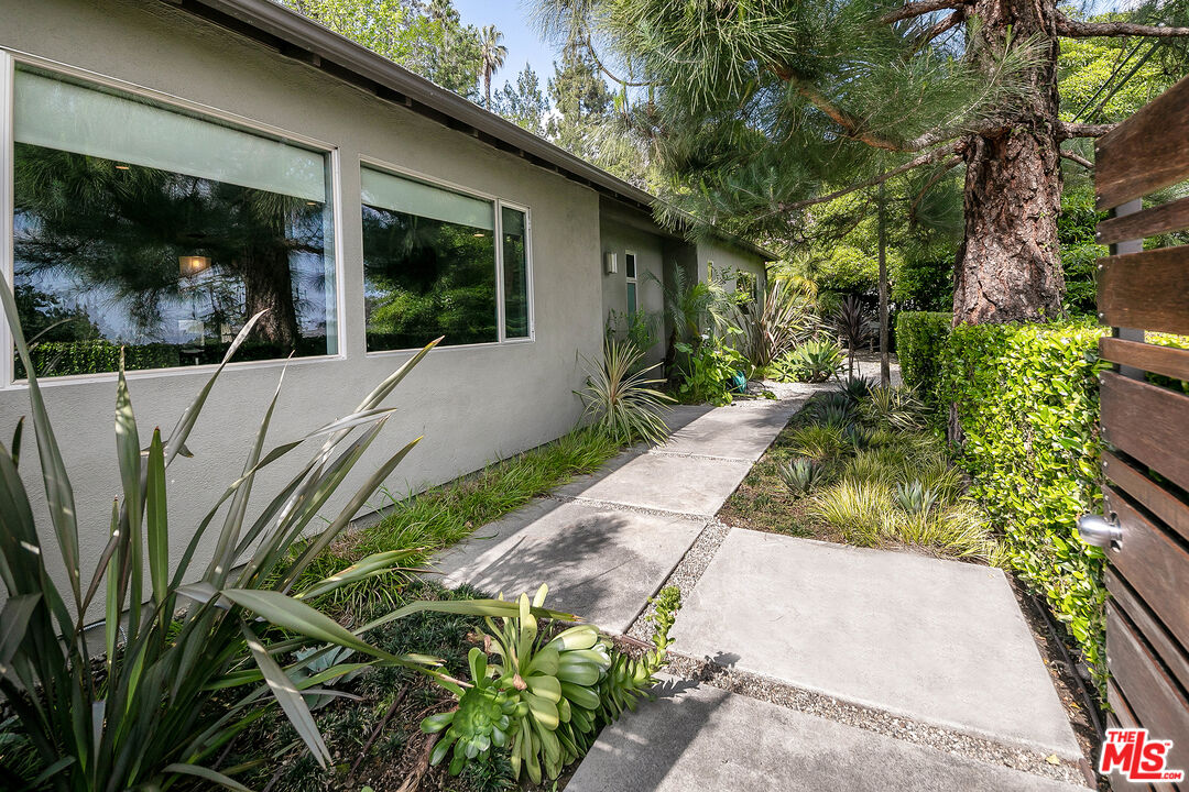 3362 Coy Dr, Sherman Oaks 