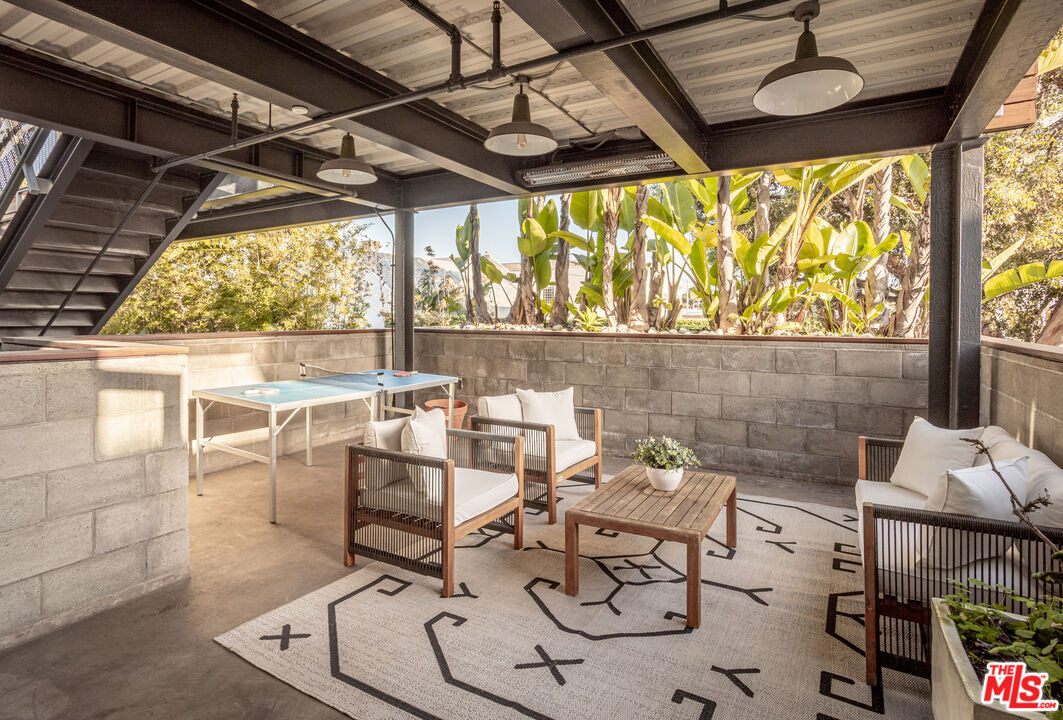 1534 17th St Unit: 105, Santa Monica 