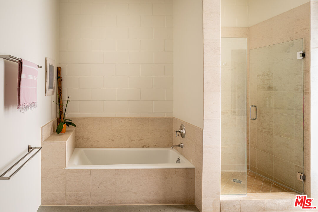 1534 17th St Unit: 105, Santa Monica 