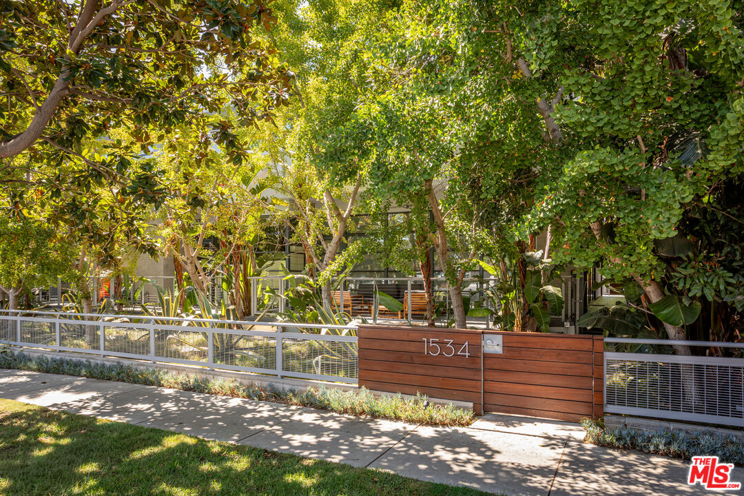 1534 17th St Unit: 105, Santa Monica 