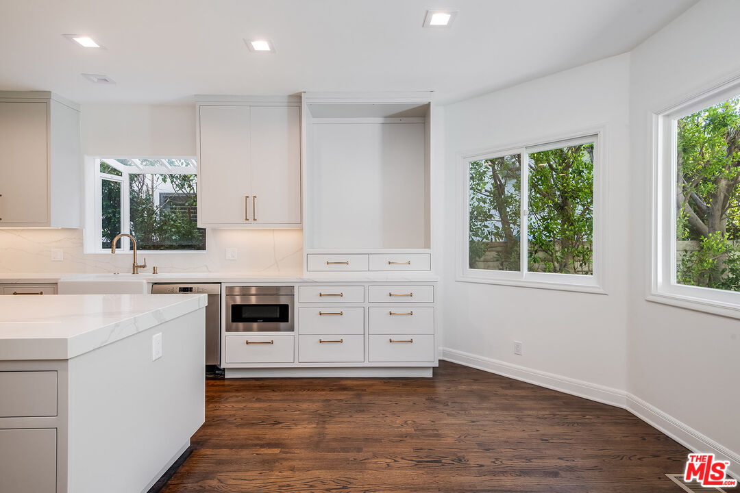 161 N Hamel Dr, Beverly Hills
