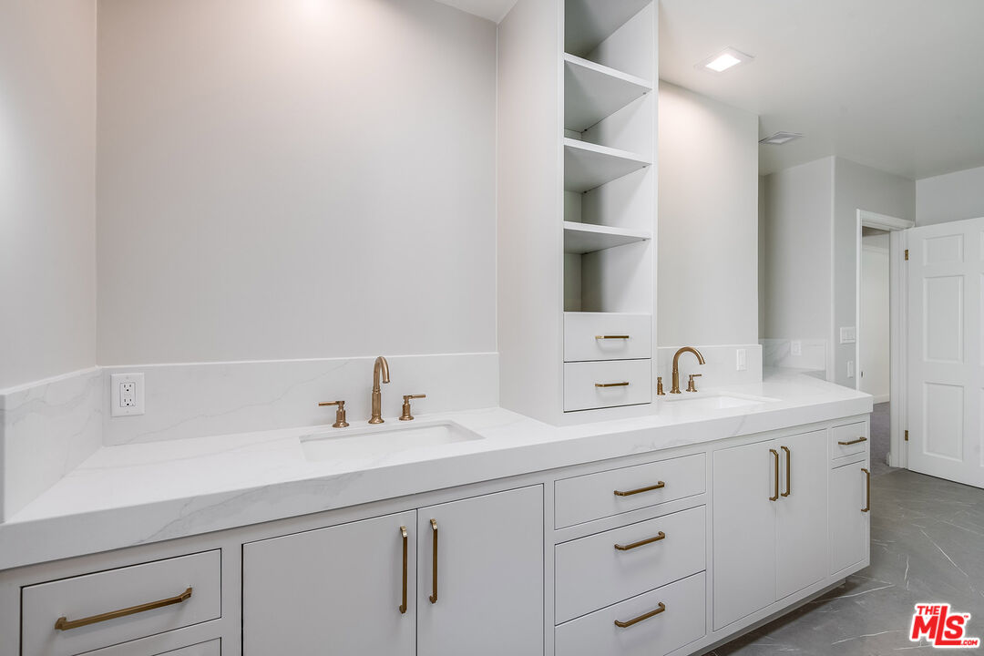 161 N Hamel Dr, Beverly Hills